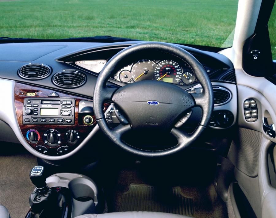  Ford Focus 2001 года  (фото 11 из 27)